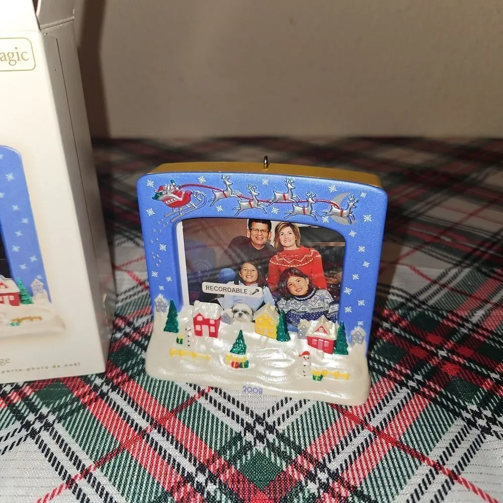 Hallmark Keepsake Recordable Christmas Village Photo Frame